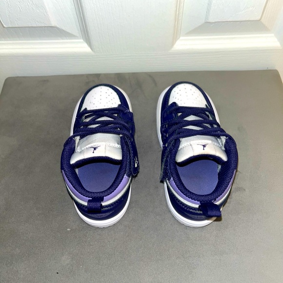 Toddler Nike Air Jordan 1 Low 'Sky J Purple' - Picture 3 of 11